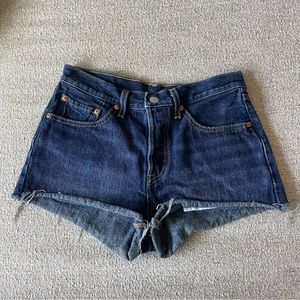 Levi’s W26 dark blue jean shorts